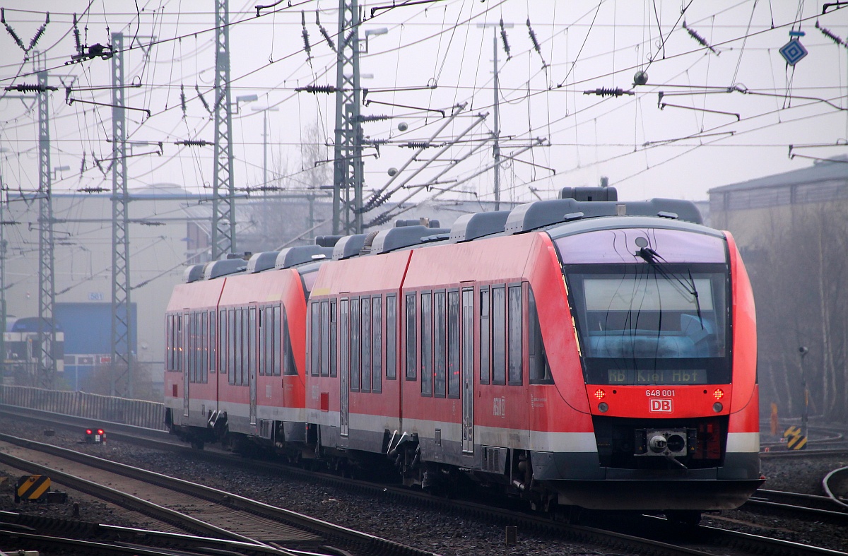 DB Regio 0648 003/503 und 001/501 als RB nach Kiel unterwegs. Neum�nster 31.03.2014 (03400)