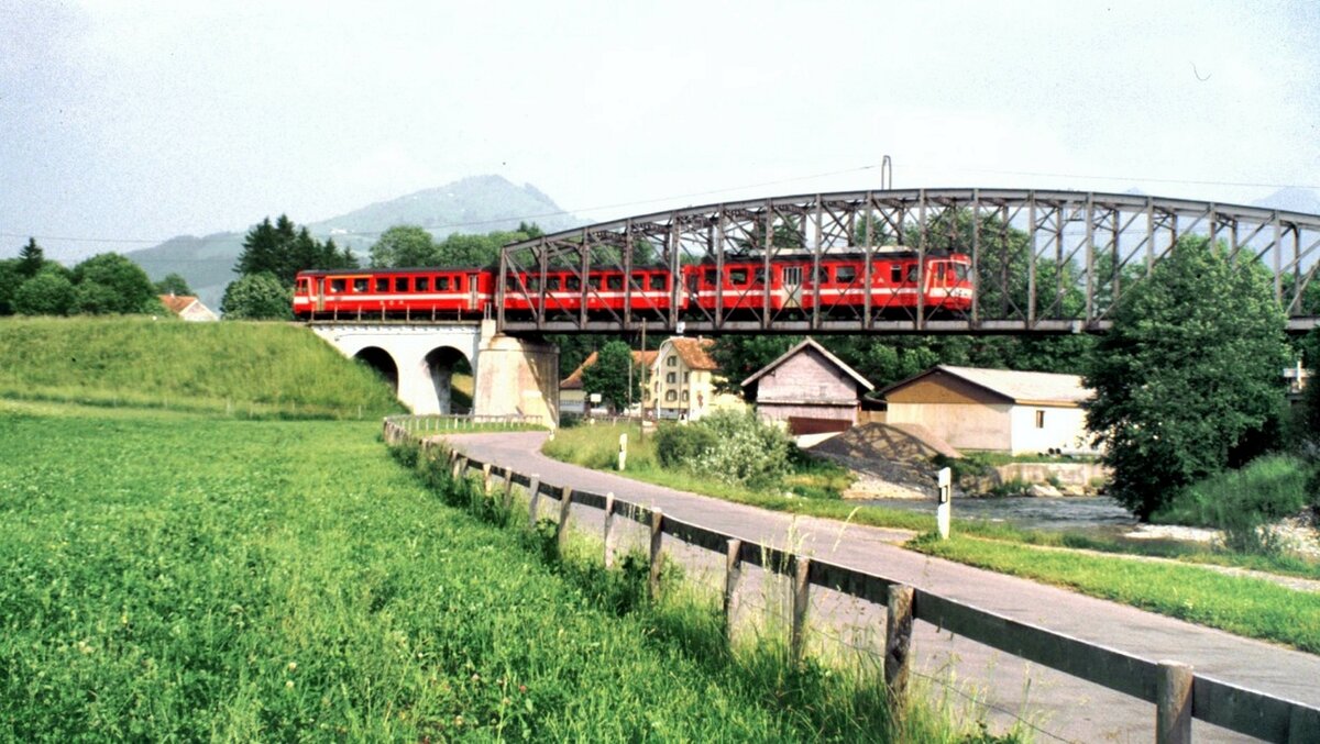 Deh 4/4 Nr.15 der Appenzeller Bahn bei Appenzell am 08.07.1984.