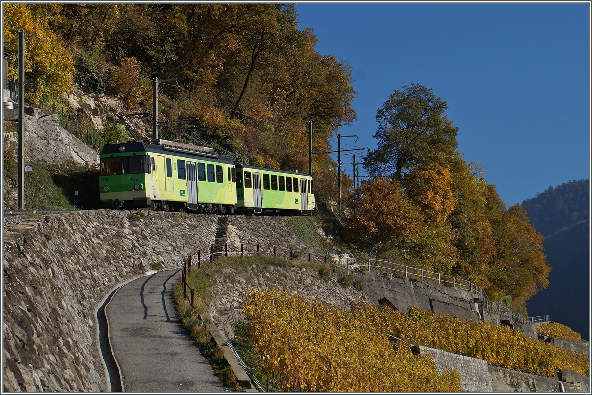 Der A-L Regionazug 248 von Aigle nach Leysin erreicht in Kürze den halt Fontanney.
1. Nov. 2015