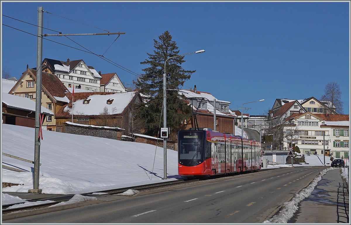 Der AB  Tango  Be 4/6 4007 und ABe 4/6 4107 erreicht in Kürze Speicher. 

24. März 2021