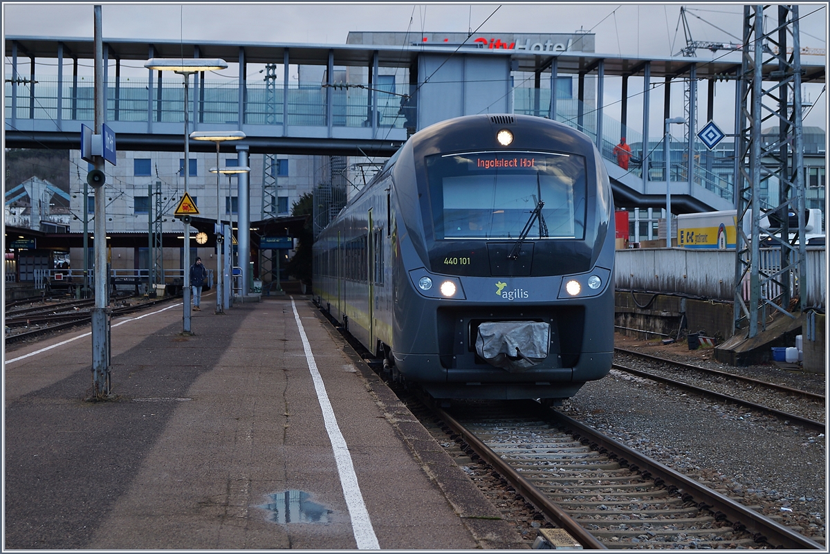Der agilis ET 440 101 wartet in Ulm auf die Abfahrt nach Ingolstadt.
3 Jan. 2018