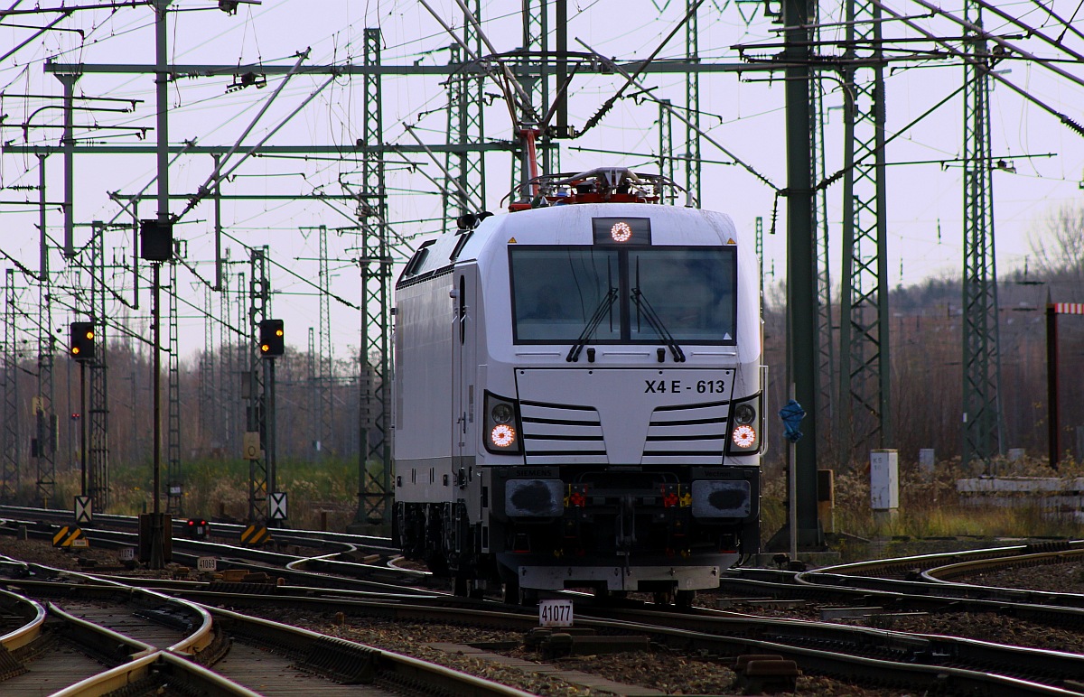Der Albino-Vectron MRCE 6193 613-7(REV/MMAL/05.11.15) im Einsatz f�r DB Schenker aufgenommen in Hamburg-Harburg am 10.12.2015