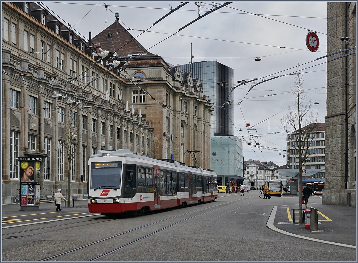 Der Be 4/8 N° 31 erreicht als S 21 von Trogen kommend den AB Bahnhof St.Gallen. 
Die Strecken Trogen - St. Gallen (TB) und Appenzell - St. Gallen (ex SGA) sollen künftig  durchgebunden  werden, was tiefgreifende Änderungen zur bisherigen Betriebsführung und Bauliche Massnahmen erfordert. 
16. März 2018