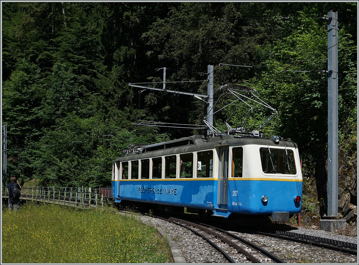 Der Beh 2/4 207 bei le Tremblex.
3. Juli 2016