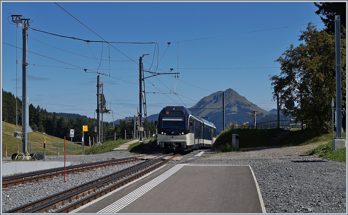 Der CEV MVR GTW ABeh 2/6 7504  Vevey  erreicht Les Pléidades.
27. August 2018