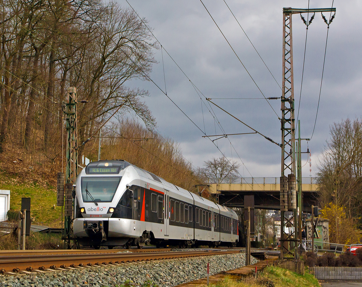 
Der ET 23006  Plettenberg  (ein 3-teiliger Stadler Flirt) der Abellio Rail NRW hat gerade (am 15.03.2014) den Bahnhof Siegen-Weidenau verlassen und fährt weiter in Richtung Hagen. Er fährt als RE 16   Ruhr-Sieg-Express  die Verbindung Siegen - Kreuztal - Finnentrop - Hagen - Essen.