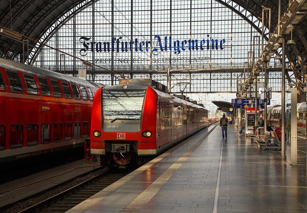 Der ET 425 126-0 f�hrt am 18.05.2018 in den Hbf Frankfurt am Main ein.