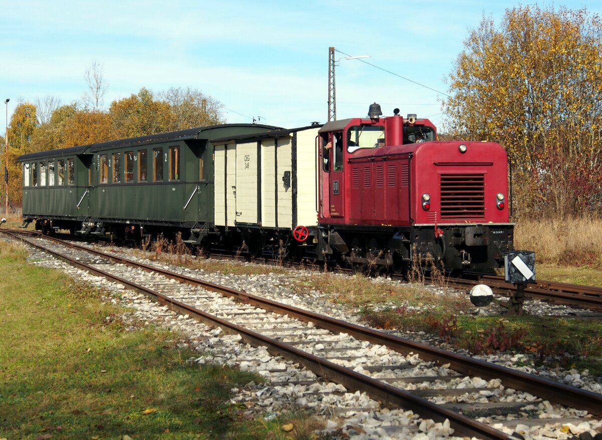 Der Halloweenzug in Amstetten mit D 8 von Orenstein & Koppel Baujahr 1957 Fabrik Nr 25 691 am 31.10.2021.
