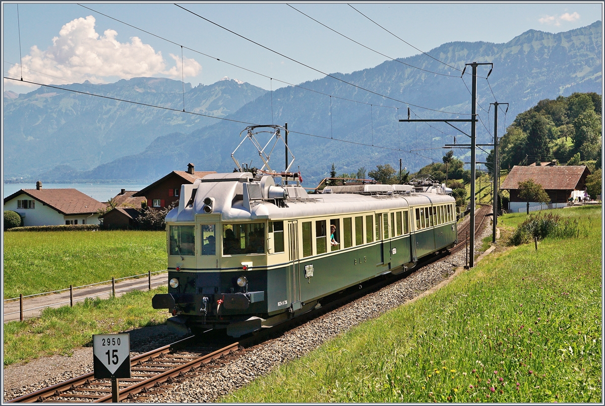 Der historische BCFe 4/6 (ex BCFZe 4/6) als Planregionalzug Spiez - Interlaken Ost bei Faulensee.
14. Aug. 2016
