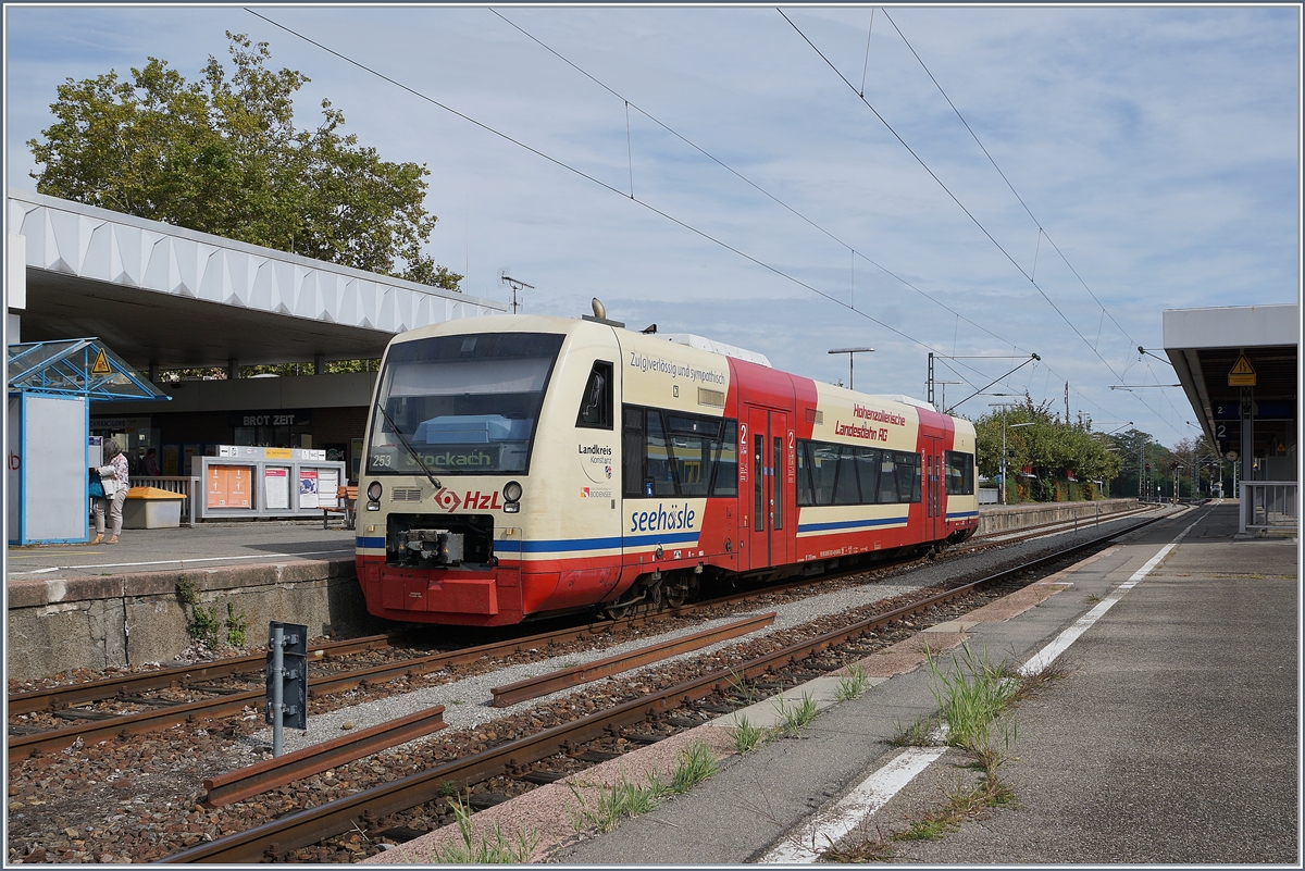 Der HzL VT 650 253  seehäsle  wartet in Radolfzell auf die Abfahrt nach Stockach. 

22. Sept. 2020