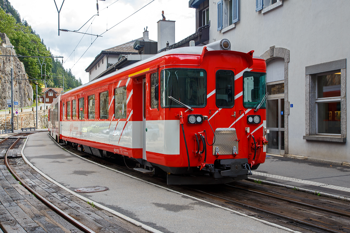Der MGB 1./2. Klasse Steuerwagen ABt 4155 am 02.08.2019 im Bahnhof G�schenen im Zugverband.

Der Steuerwagen wurde 1980 von SIG (mech.) und BBC (elektr.) gebaut.

Technische Daten:
Spurweite: 1.000 mm
L�nge �ber Puffer 17.910 mm
Drehgestelle: SIG-S
Eigengewicht: 15,8 t
Sitzpl�tze: 24 in der 1. und 15 in der 2. Klasse (30 Stehpl�tze)
Zul. H�chstgeschwindigkeit: 90 km/h
Zugelassen f�r Netz der: MGB und RhB 
