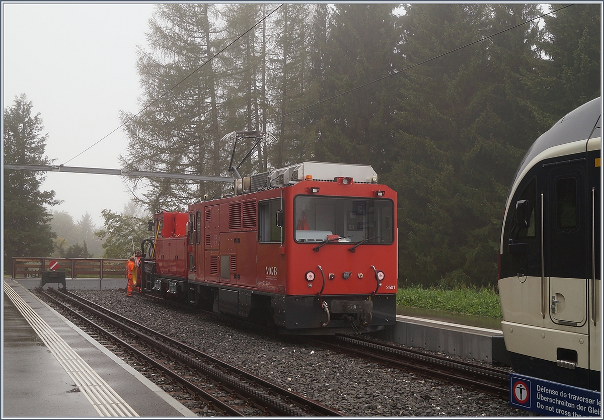 Der MOB HGem 2/2 2501 mit einer Schneefräse auf Testfahrt auf dem Les Pleiades. 

2. Okt. 2019