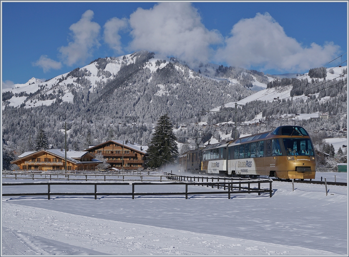 Der MOB IR 2118 MOB Panoramic von Montreux nach Zweisimmen zwischen Saanen und Gstaad von vorne.
2. Feb. 2018
