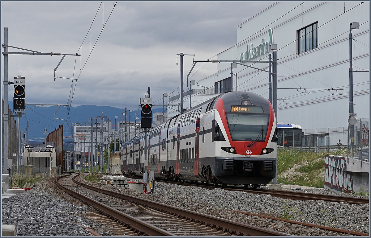 Der SBB RABe 511 103 als RE Annemasse - Vevey bei der Durchfahrt in Prilly-Malley. 

17. Juli 2020