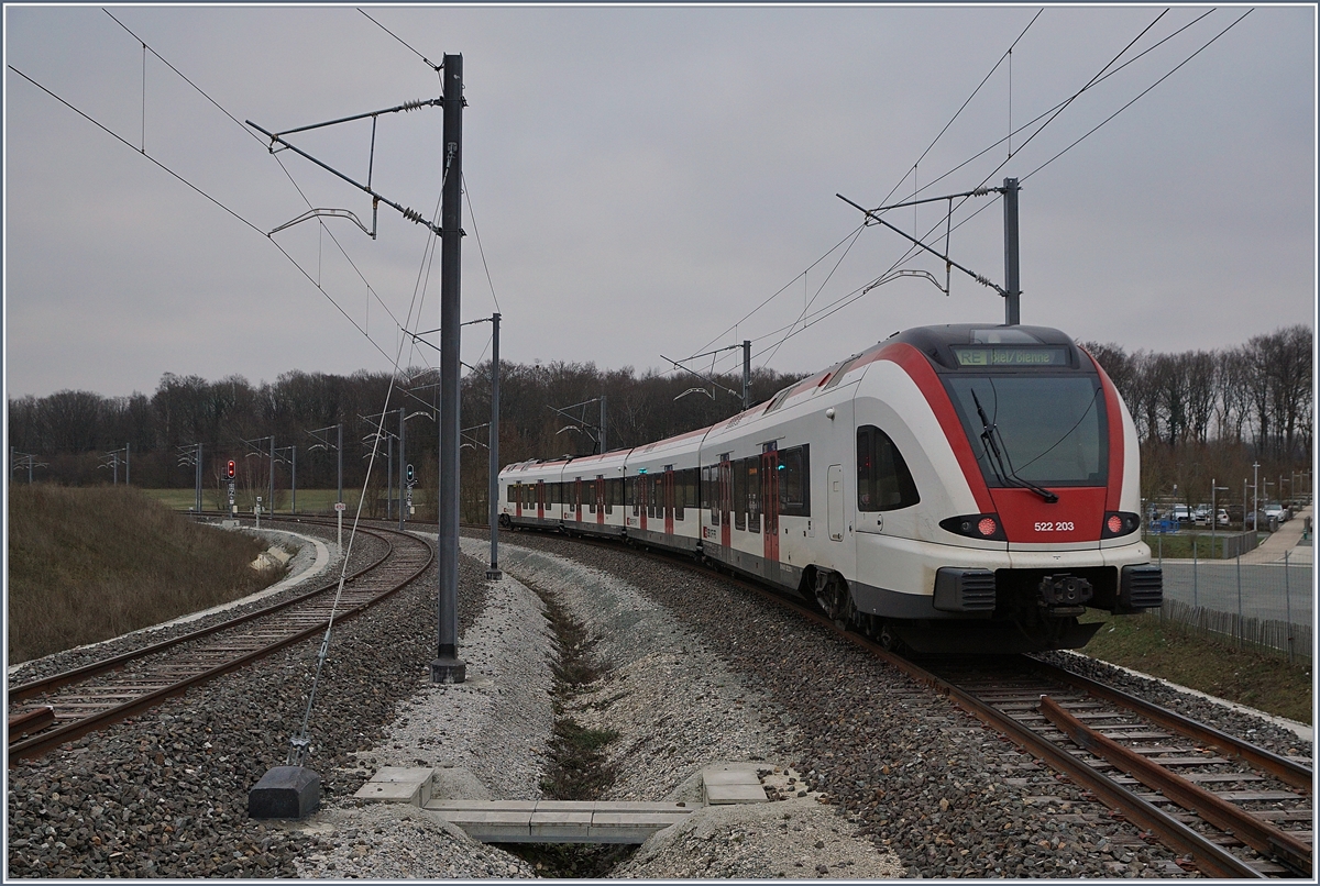 Der SBB RABe 522 203 verl�sst als RE 18169 Meroux (TGV) in Richtung Biel/Bienne.
15. Dez. 2018