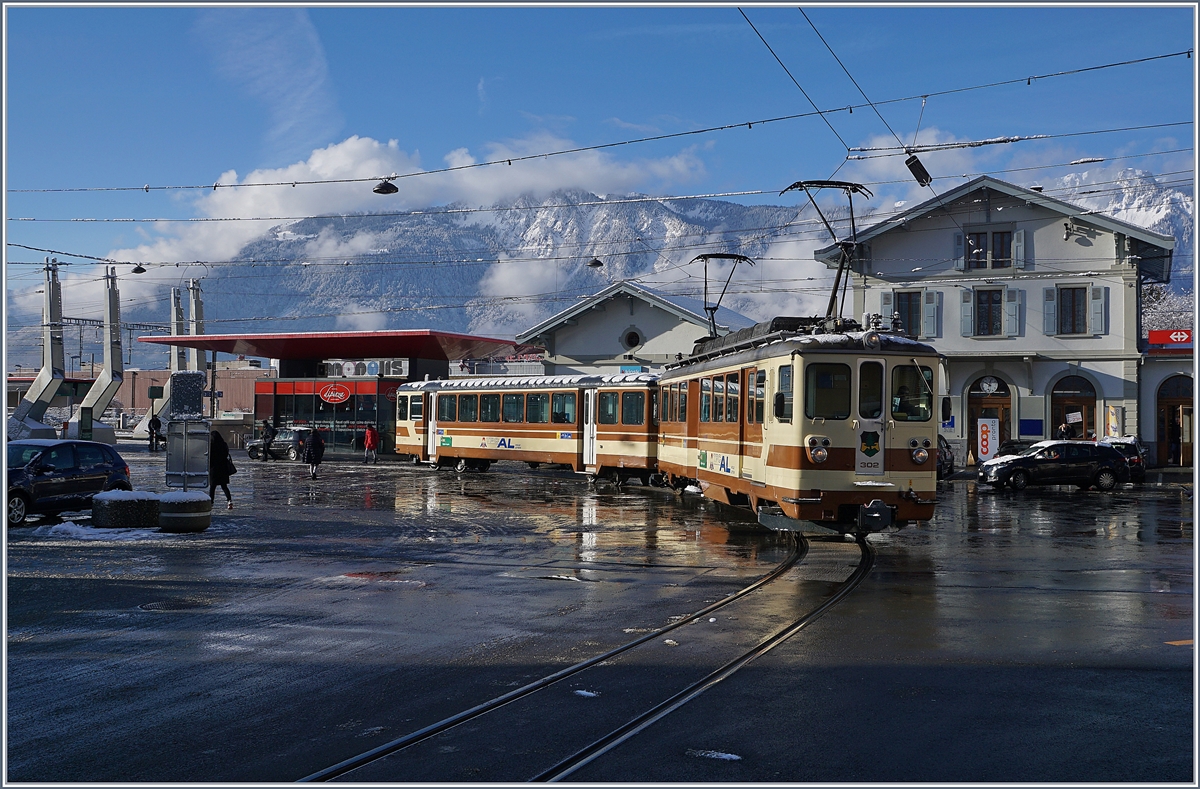 Der TPC A-L BDeh 4/4 302 mit seinem Bt verlässt Aigle Richtung Leysin. 

29. Jan. 2019 