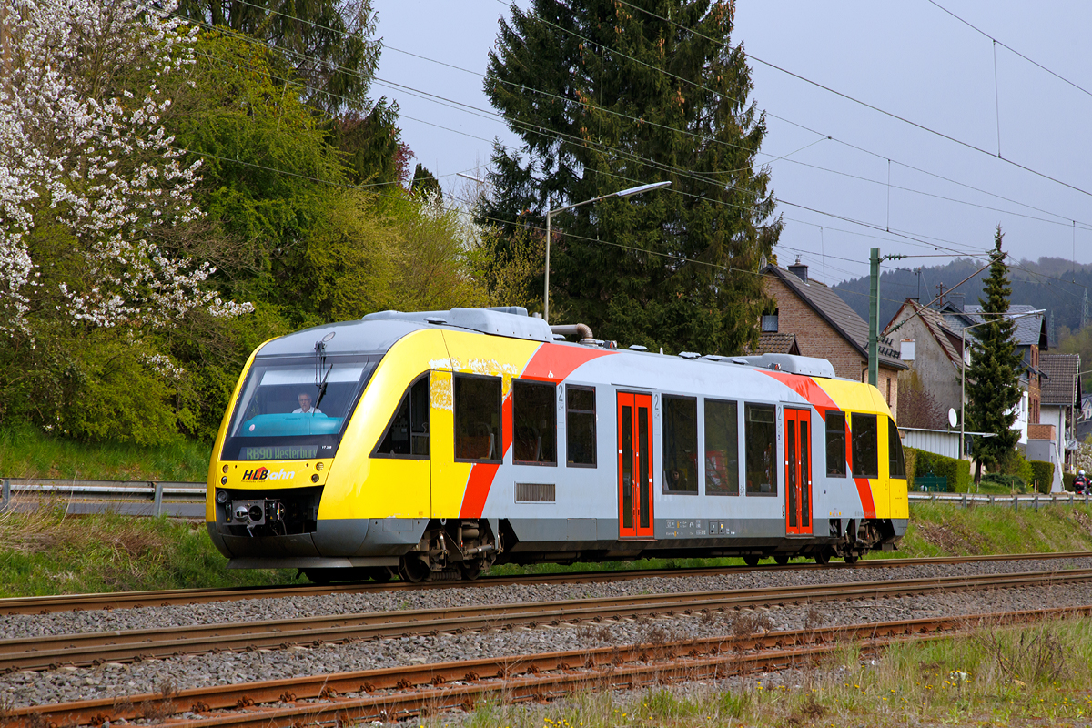 
Der VT 208 (95 80 0640 108-6 D-HLB), ein Alstom Coradia LINT 27 der HLB, ex vectus VT 208, fährt am 24.04.2016 ,als RB 90  Westerwald-Sieg-Bahn  die Verbindung Siegen - Betzdorf/Sieg - Au/Sieg - Altenkirchen - Westerburg, und erreicht gleich den Hp Brachbach/Sieg.