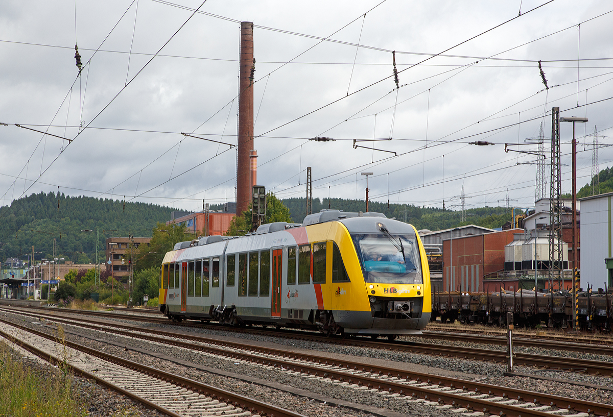 
Der VT 263 (95 80 0648 163-3 D-HEB / 95 80 0648 663-2 D-HEB) ein Alstom Coradia LINT 41 der HLB (Hessische Landesbahn) fährt am 19.08.2017 von Siegen-Geisweid, als RB 93  Rothaarbahn  (Bad Berleburg - Kreuztal -Siegen - Betzdorf), weiter in Richtung Siegen. 

Einen lieben Gruß zurück an die beiden freundlichen Tf´s.