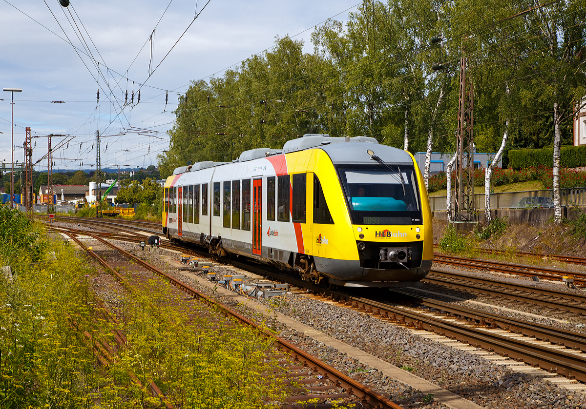 
Der VT 265 (95 80 0648 165-8 D-HEB /95 80 0648 665-7 D-HEB), ein Alstom Coradia LINT 41 der HLB Hessenbahn GmbH, fährt am 24.07.2020 als RB 93 Rothaarbahn (Bad Berleburg - Kreuztal - Siegen Hbf - Betzdorf), von Kreuztal weiter in Richtung Siegen. 