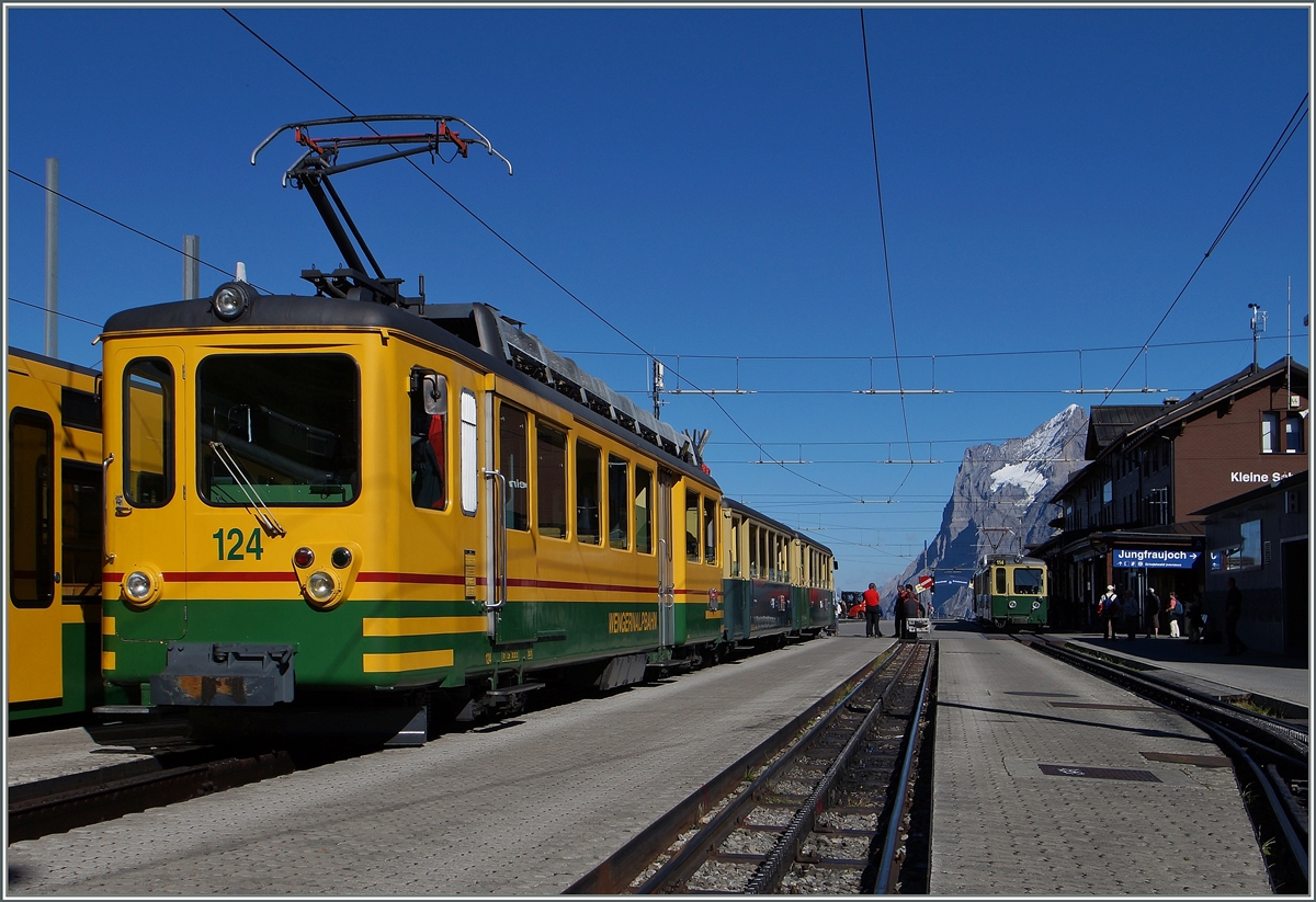 Der WAB BDe 2/4 124 auf der Kleinen Scheidegg.
9. Okt. 2014