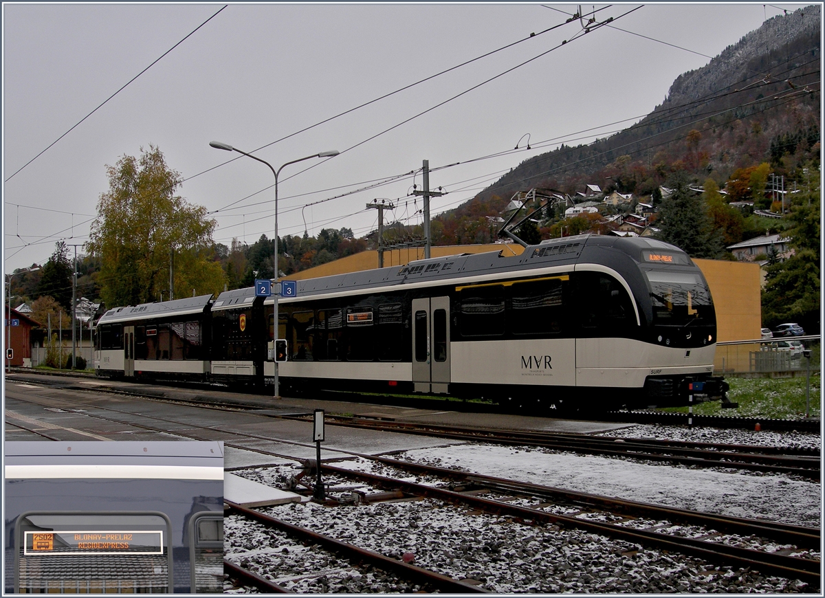 Der wohl kürzerste Regioexpress: der MVR ABeh 2/6 7502 wartet auf Reisende nach Prélaz, der Halteort und Zielbahnhof ist auf dem Bild rechts in der Bildmitte zu sehen.
9.11.2016

