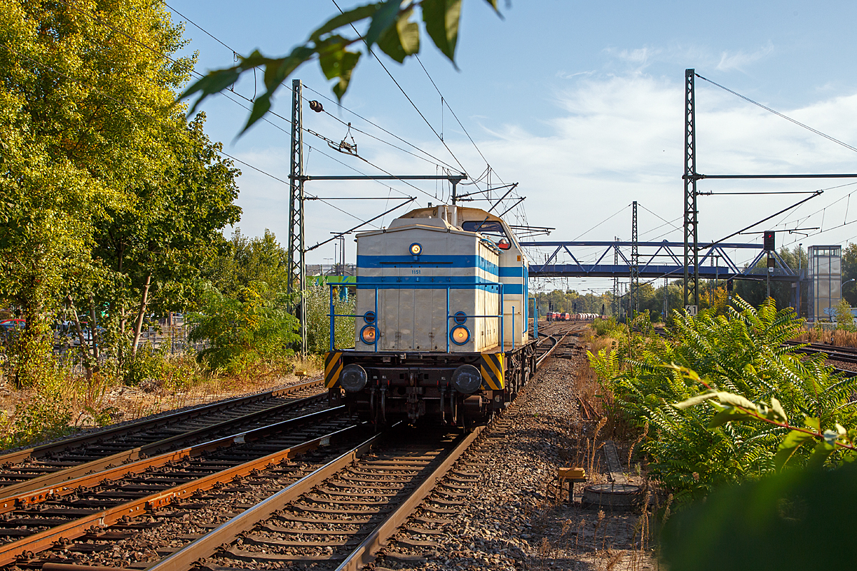 Die 1151 der ITB - Industrietransportgesellschaft mbH Brandenburg (92 82 0001 151-0 L-ITB), am 19.09.2018 beim Hbf Brandenburg an der Havel.

Die V 100.1 wurde 1983 von LEW (VEB Lokomotivbau Elektrotechnische Werke „Hans Beimler“, Hennigsdorf) unter der Fabriknummer 12524 gebaut und an die Deutsche Reichsbahn als DR 110 242-5 geliefert, 1981 erfolgte der Umbau zur DR 112 242-3 im Bw Cottbus.  Zum 01.01.1992 erfolgte die Umzeichnung in DR 202 242-4 und zum 01.01.1994 in DB 202 242-4 in Mai 2000 erfolgte die Ausmusterung bei der DB und sie ging ans SFZ - Schienenfahrzeugzentrum in Stendal, 2003 dann an die NEG - Norddeutsche Eisenbahngesellschaft mbH in Trier als Nr. 03, 2006 ging es dann zur CFL Cargo wo sie als 1151 bezeichnet wurde (92 82 0001 151-0 L-CFLCA). Letztlich im Juni 2014 ging sie dann an die ITB - Industrietransportgesellschaft mbH Brandenburg in Brandenburg an der Havel, blieb aber weiterhin in Luxemburg registriert bzw. eingestellt. 
