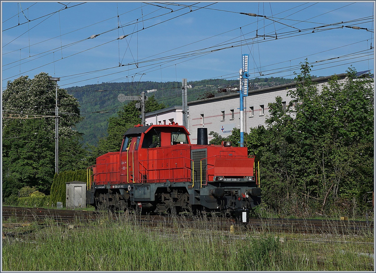 Die Am 841 036-7 im Rangierbahnhof von Biel, welcher im östlichen Bahnhofskopf noch mit Formsignalen ausgerüstet ist.
16. Mai 2017
