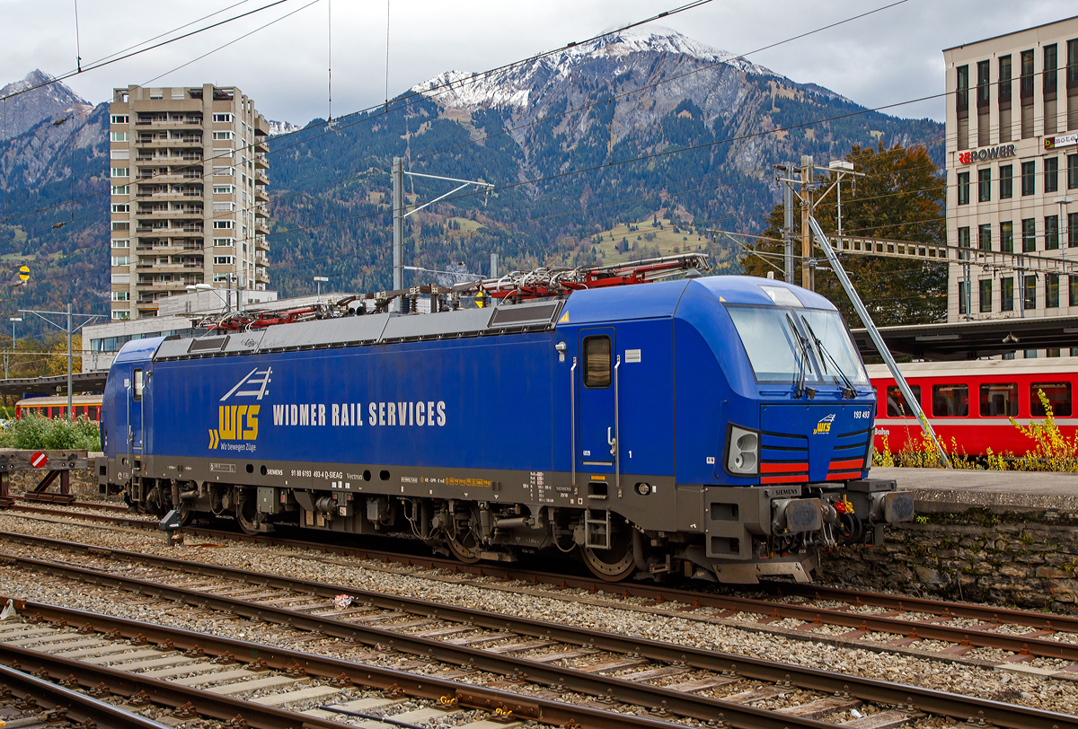 Die an die WRS Widmer Rail Services AG vermietete Siemens Vectron MS 193 493-4 (91 80 6193 493-4D-SIEAG) ist am 04.11.2019 im Bahnhof Landquart abgestellt.

Die SIEMENS Vectron MS wurde 2018 von der Siemens Mobilitiy in M�nchen-Allach unter der Fabriknummer 22301gebaut. Sie hat die Zulassungen f�r Deutschland, �sterreich, Schweiz, Italien und die Niederlande. Die Lok ist Eigentum der HUPAC Intermodal SA (Chiasso), ist aber durch Siemens in Deutschland eingestellt und an die WRS vermietet.
