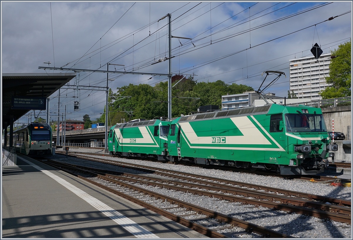 Die beiden BAM MBCGe 4/4 21 und 22 in Morges.
9. Mai 2017