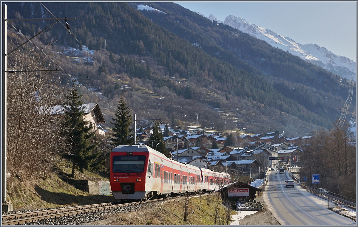 Die beiden TMR NINA RABe 525 041 und 039 haben auf ihrer Fahrt von Martigny nach Le Châble ihr Ziel beinahe erreicht.

9. Februar 2020