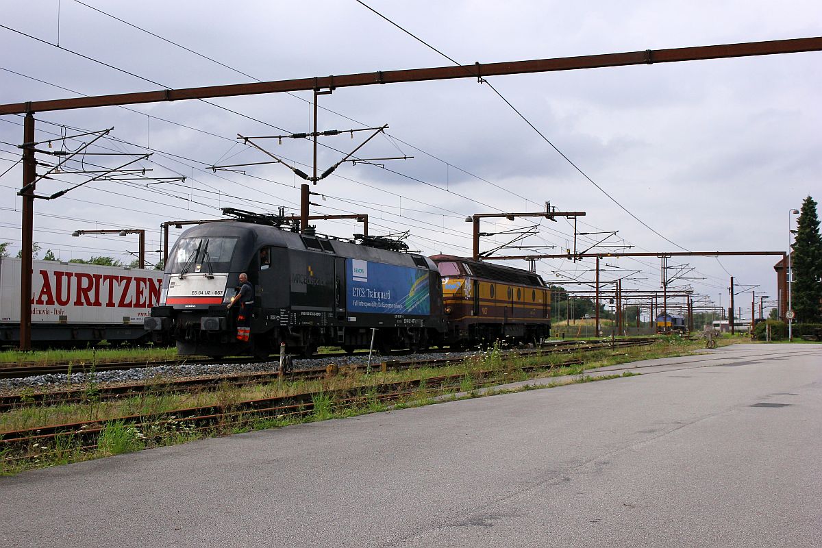 Die CFL 1807  übernahm  die ES 64 U2-067 und brachte sie in die Abstellgruppe Süd. Padborg 30.07.2017