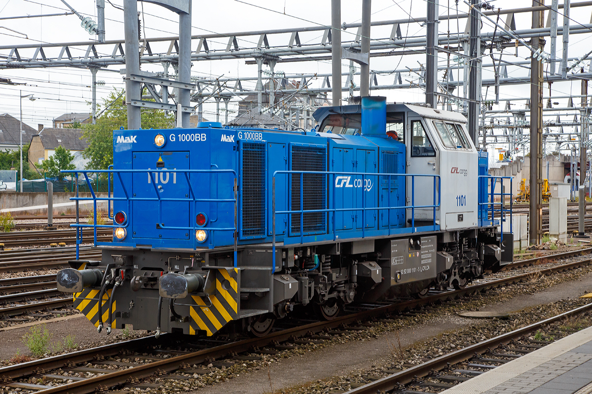 
Die CFL Cargo 1101 (92 82 0001 101-5 L-CFLCA) am 18.08.2015 im Bahnhof Luxemburg Stadt. 

Die MaK G 1000 BB wurde 2004 von Vossloh in Kiel unter der Fabriknummer 5001483 gebaut und an die ATC - Angel Trains Cargo (heute Alpha Trains) geliefert, diese hat die Lok an die CFL Cargo vermietet.