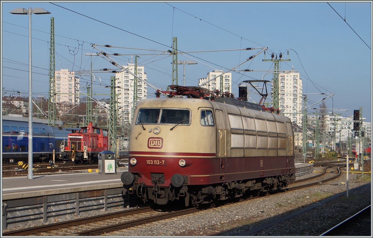 Die DB 103 113-7 in Stuttgart Hbf.
28. Nov. 2014