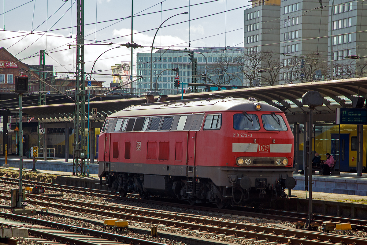 
Die DB 218 272-3 (92 80 1218 272-3 D-DB) f�hrt am 19.03.2019 durch den Hbf Hamburg. Die Lok wurde 1973 von Henschel & Sohn in Kassel unter der Fbrknummer 31749 gebaut.