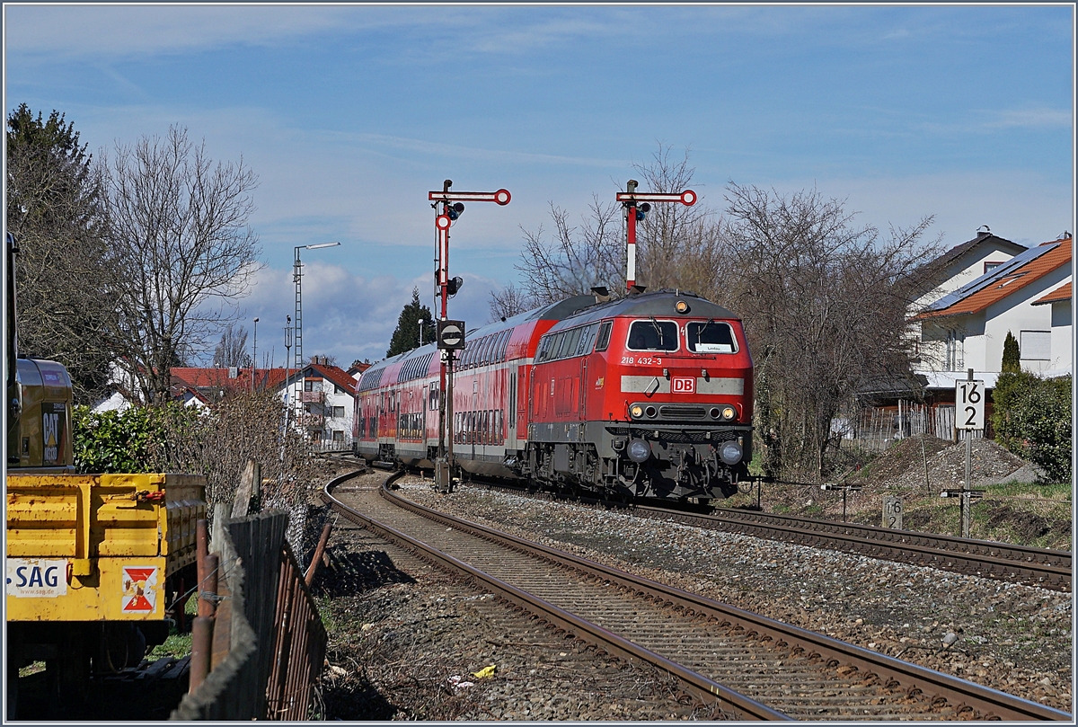 Die DB 218 432-3 erreicht mit ihrem RE von Aulendorf nach Lindau Nonnenhorn. 

16. M�rz 2019