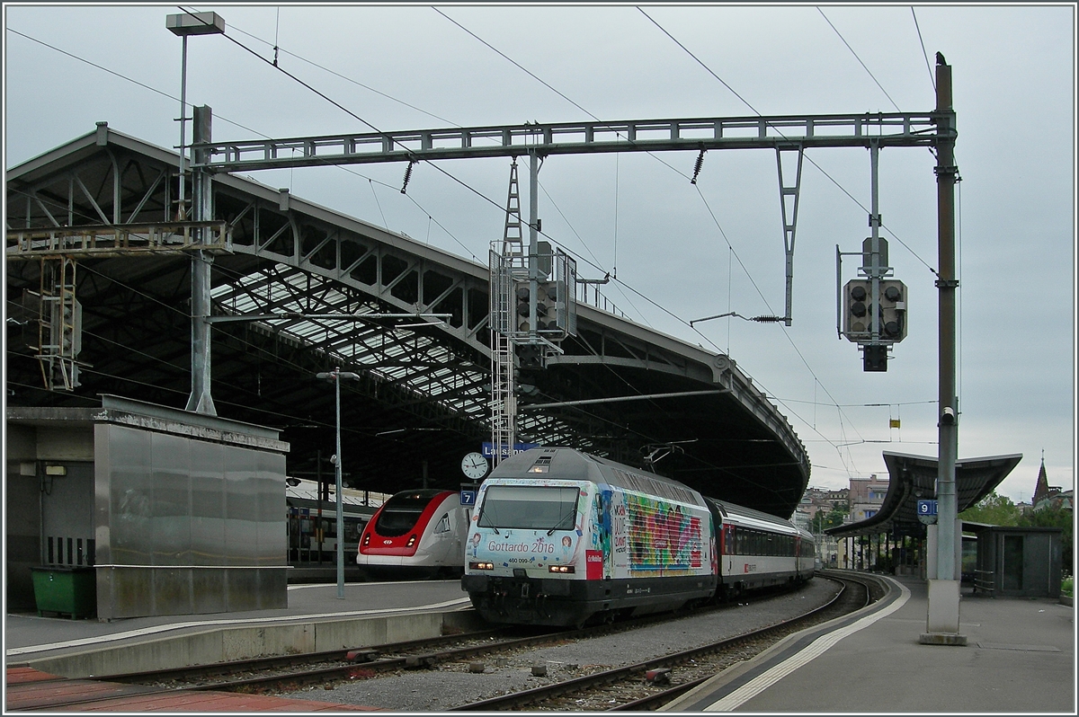 Die Gotthard Werbeloks Re 460 099-5 in Lausanne.
12.06.2016
