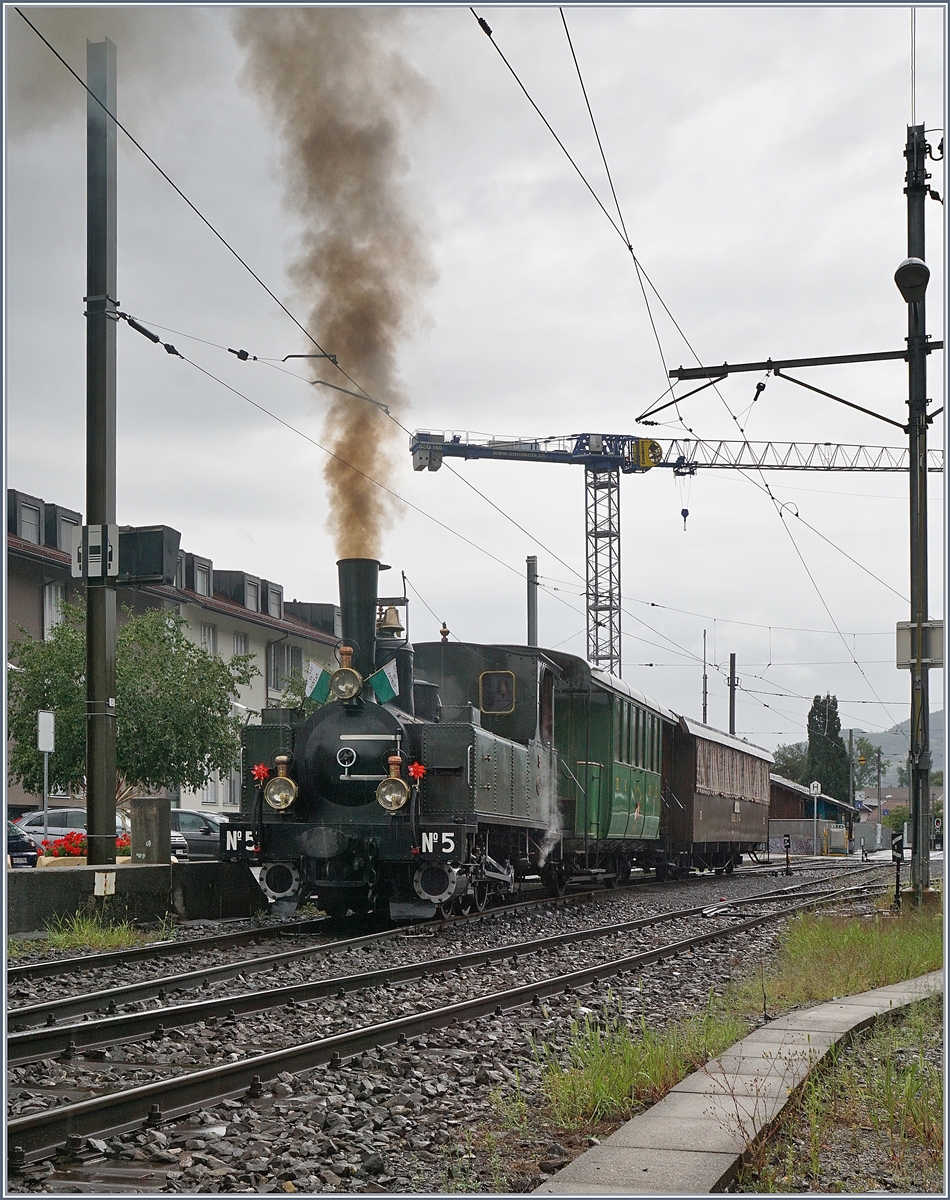 Die kleine LEB G 3/3 Dampflok  Bercher  (Baujahr 1890) macht mächtig Dampf um ihren Zug von Blonay nach Chamby zu bringen.

2. August 2020