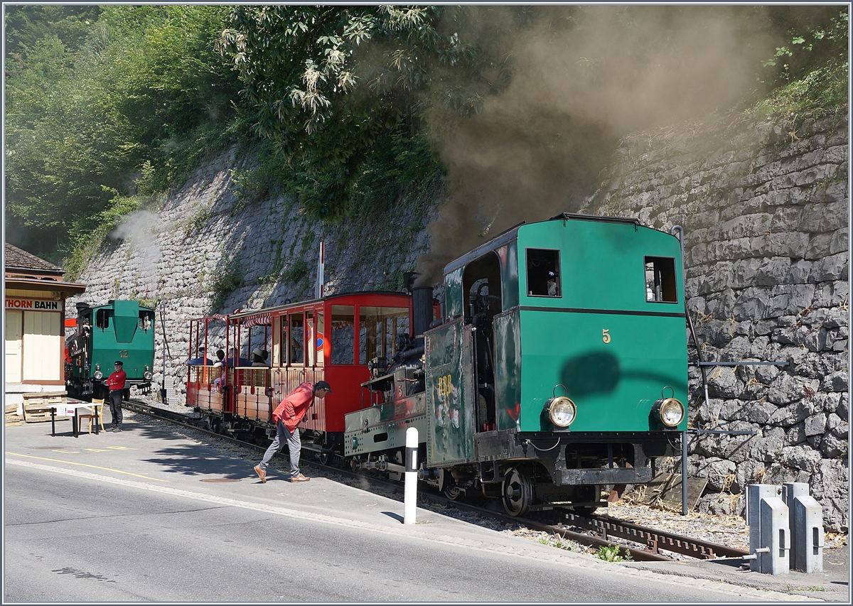 Die kohlegefeuerte BRB H 2/3 N° 5 wartet auf Fahrgäste für dein Dampftag Brienz Extrazug nach Geldried.
30. Juni 2018