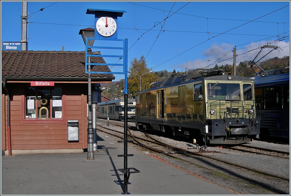 Die (leider abgeb�gelete) MOB GDe 4/4  Schockolanden-Lok in Blonay.
25. Nov. 2013  