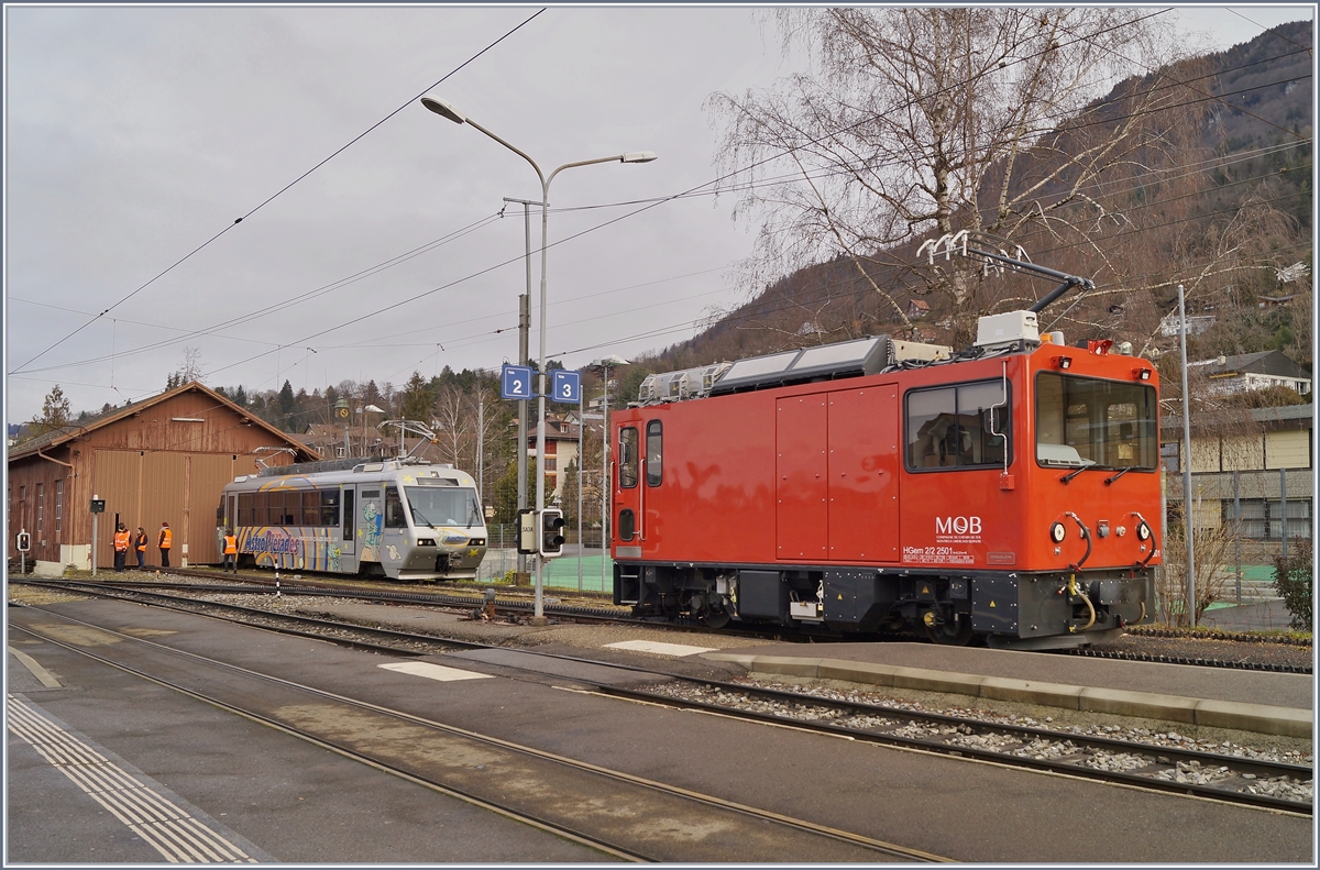 Die MOB HGem 2/2 2501 auf Schulungsfahrt in Blonay. Im Hintergrund wartet der Beh 2/4 72 auf seinen nächsten Einsatz.

31. Jan. 2020