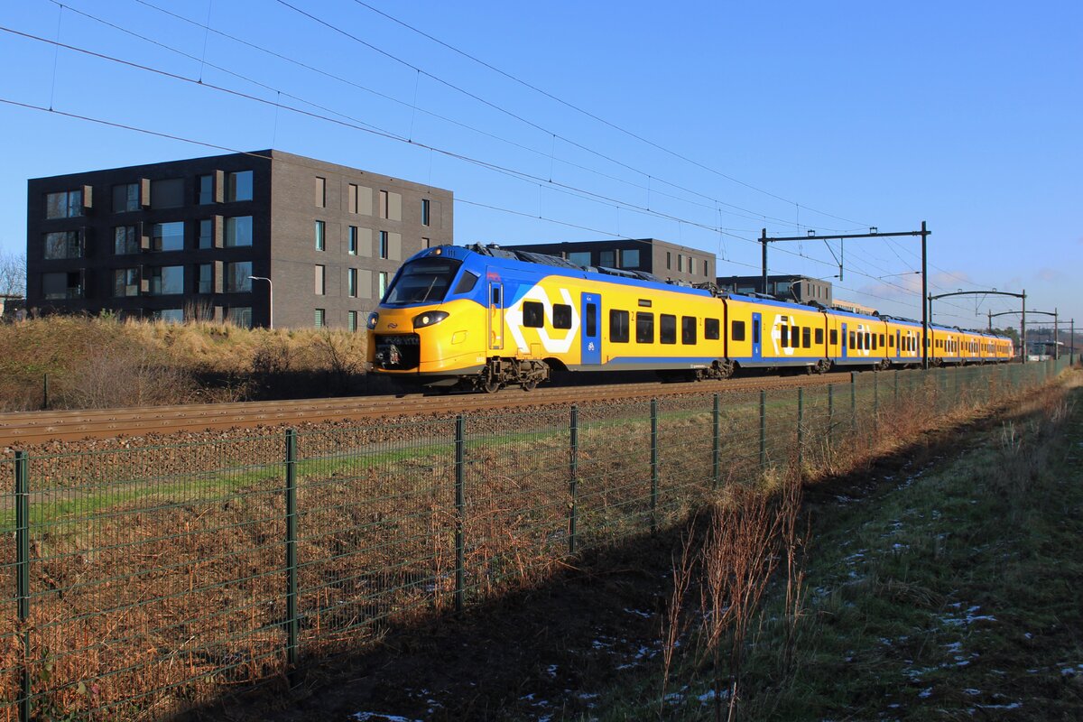 Die neue Generation der IC-Z�ge bei NS Reizigers -alles anders als unumstritten: ICNG 3312 passiiert am 10 Januar 2025 Tilburg-Reeshof. Manchmal bleiben diese Triebz�ge irgendwo liegen wegen technische Pannen.
