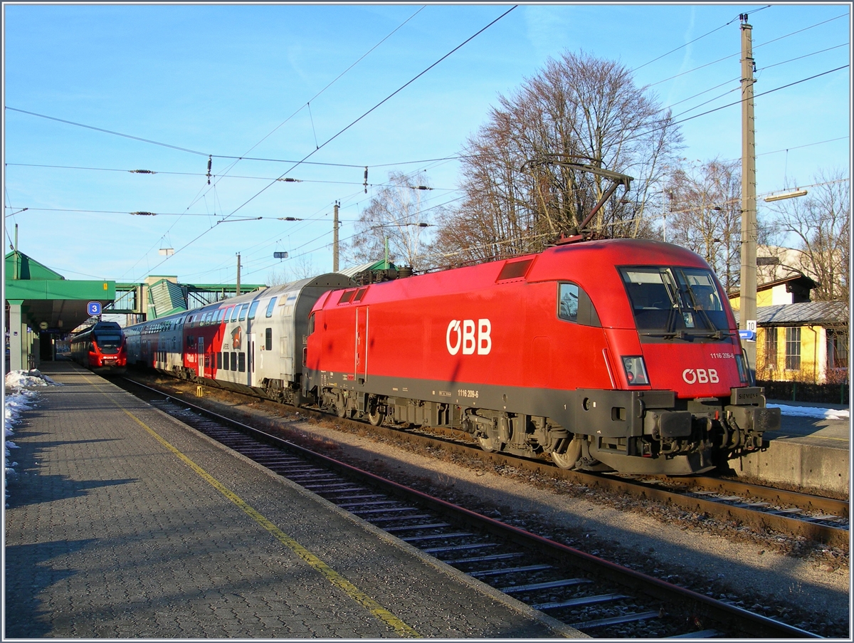 Die ÖBB 1116 296-6 mit einen Dosot-ZUg im Vorarlberger S-Bahn Verkehr.
Bregenz, den 5. Feb. 2007
