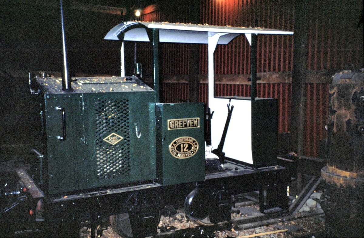 Diesellok Nr.12  Grefven  von O&K der Östra Södermanlands Järnväg ÖSLJ in Mariefred am 07.08.1994.