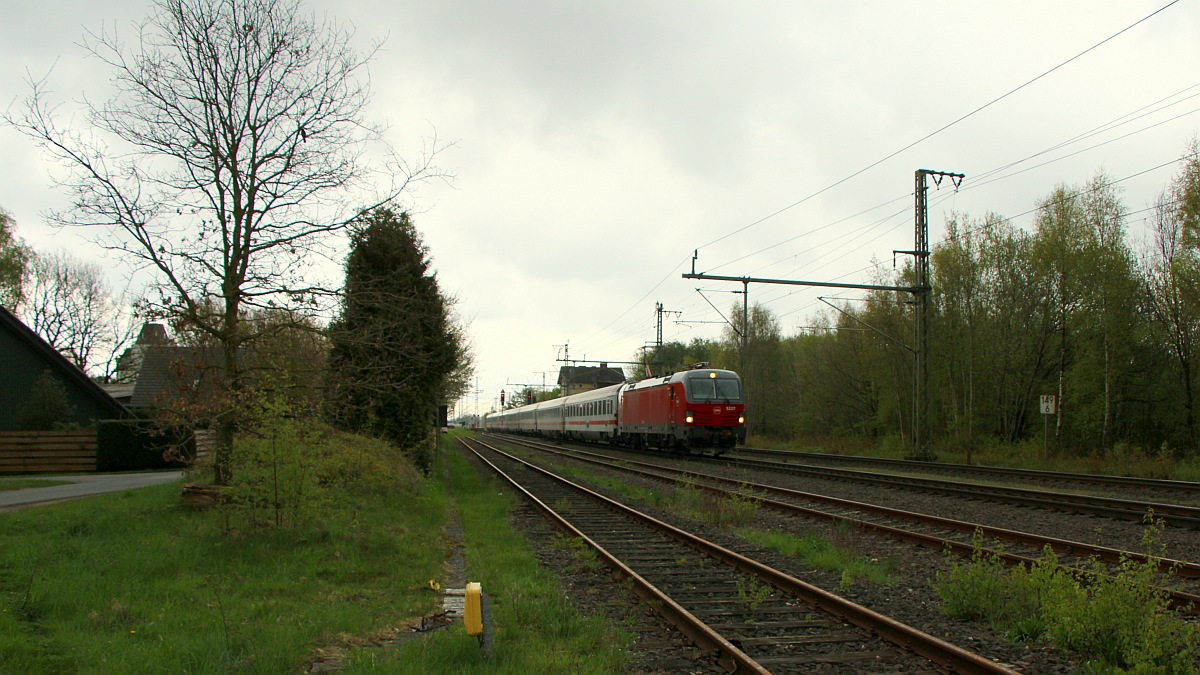 DSB Litra EB 3227 mit EC 396 gen Norden. J�bek 26.04.2024
