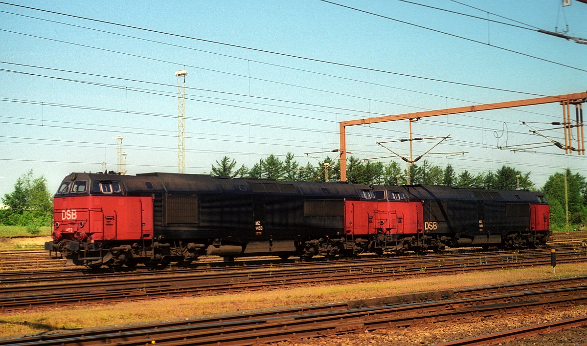 DSB MZ 1453 + 1451 Pattburg/DK 11.05.2000