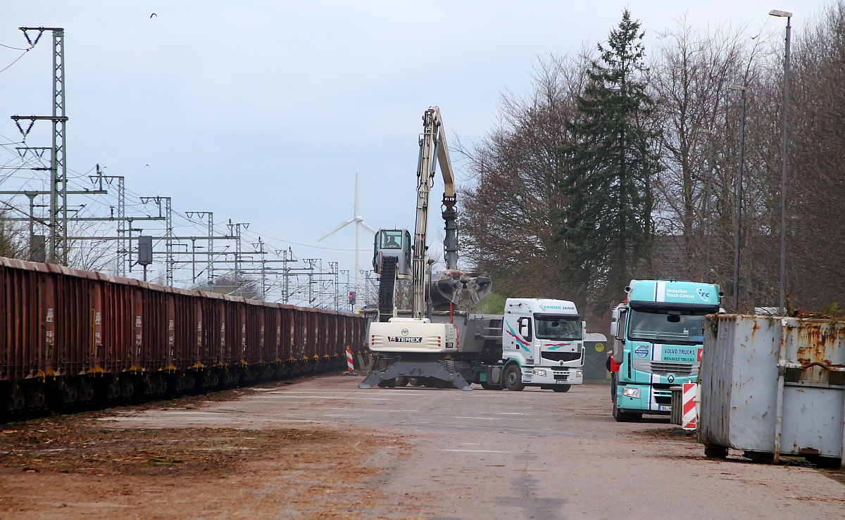 Dünger-Kalk Entladung in Jübek(Bild 1). Jübek 12.04.2014