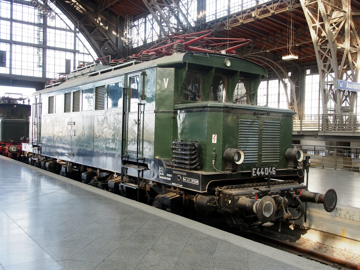 E 44 046 auf Gleis 24 im Leipziger Hbf am 19,07.2019.