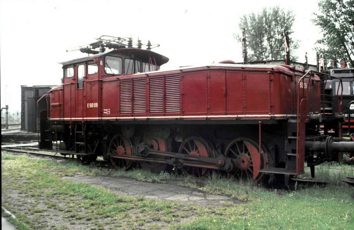 E 60 09 im Eisenbahnmuseum Darmstadt im Mai 1996.