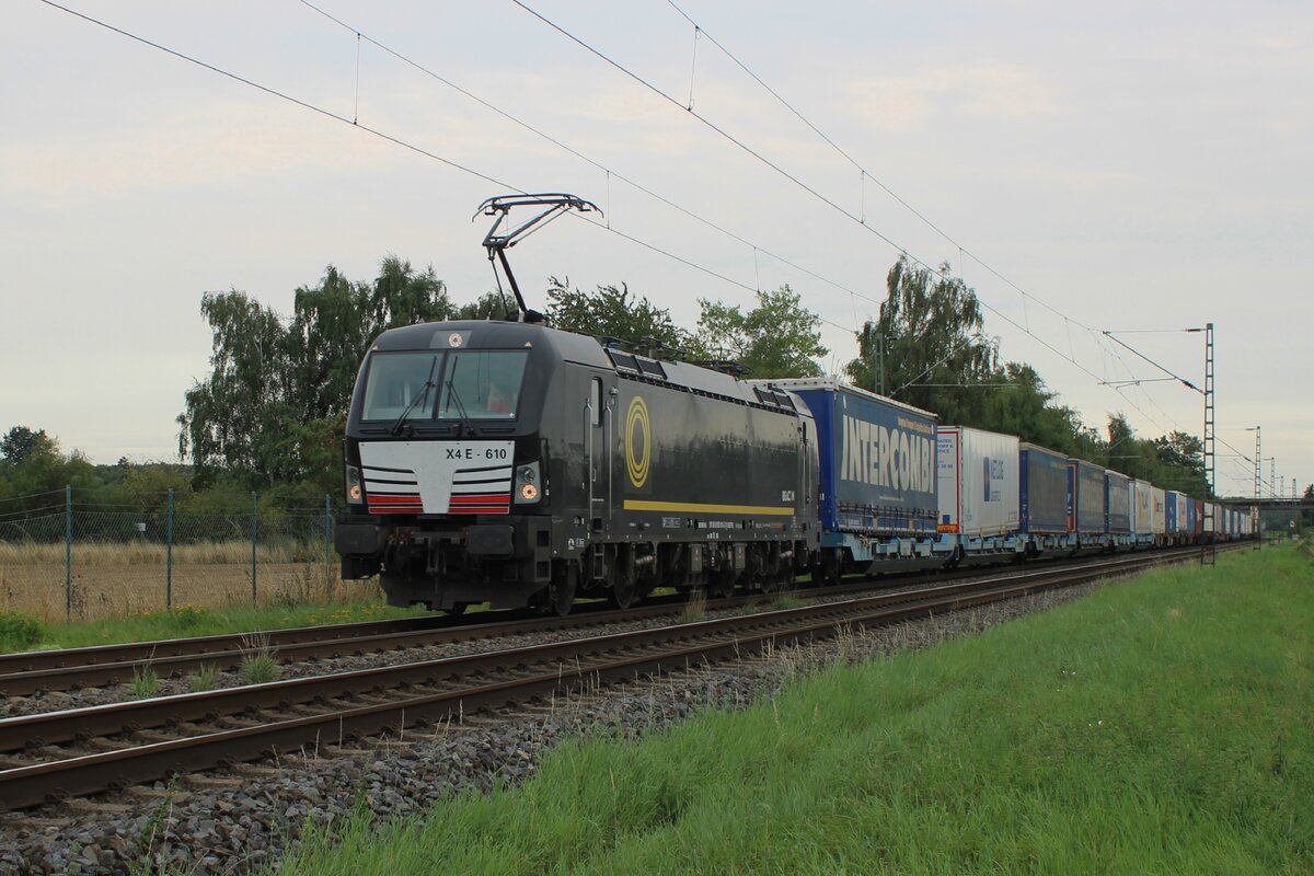 Ecco Rail X4E-610 schlept ein KLV durch Kaarst am 8 Augustus 2025.