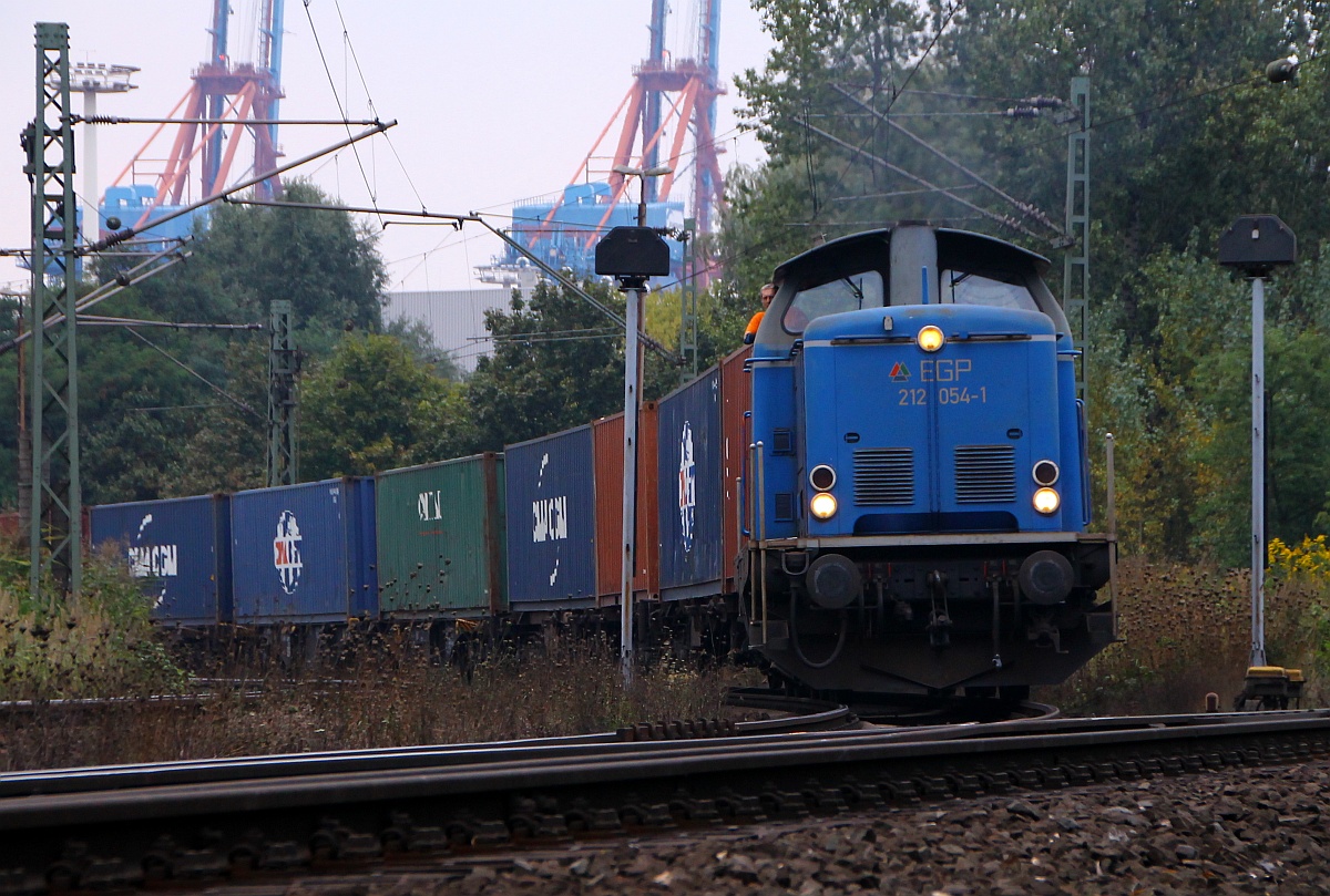 EGP 212 054-1 kommt hier mit einem Containerzug aus der Abstellung HH-Waltershof Richtung Alte Süderelbe aus dem Hafen gefahren. HH 06.09.2014